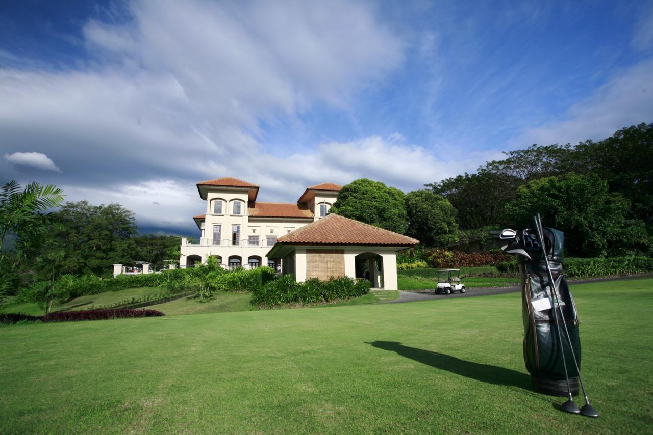 Finna Golf & Country Club Prigen Dış mekan fotoğraf
