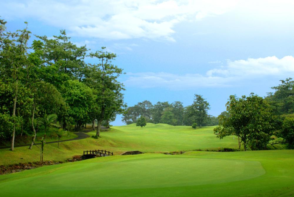 Finna Golf & Country Club Prigen Dış mekan fotoğraf
