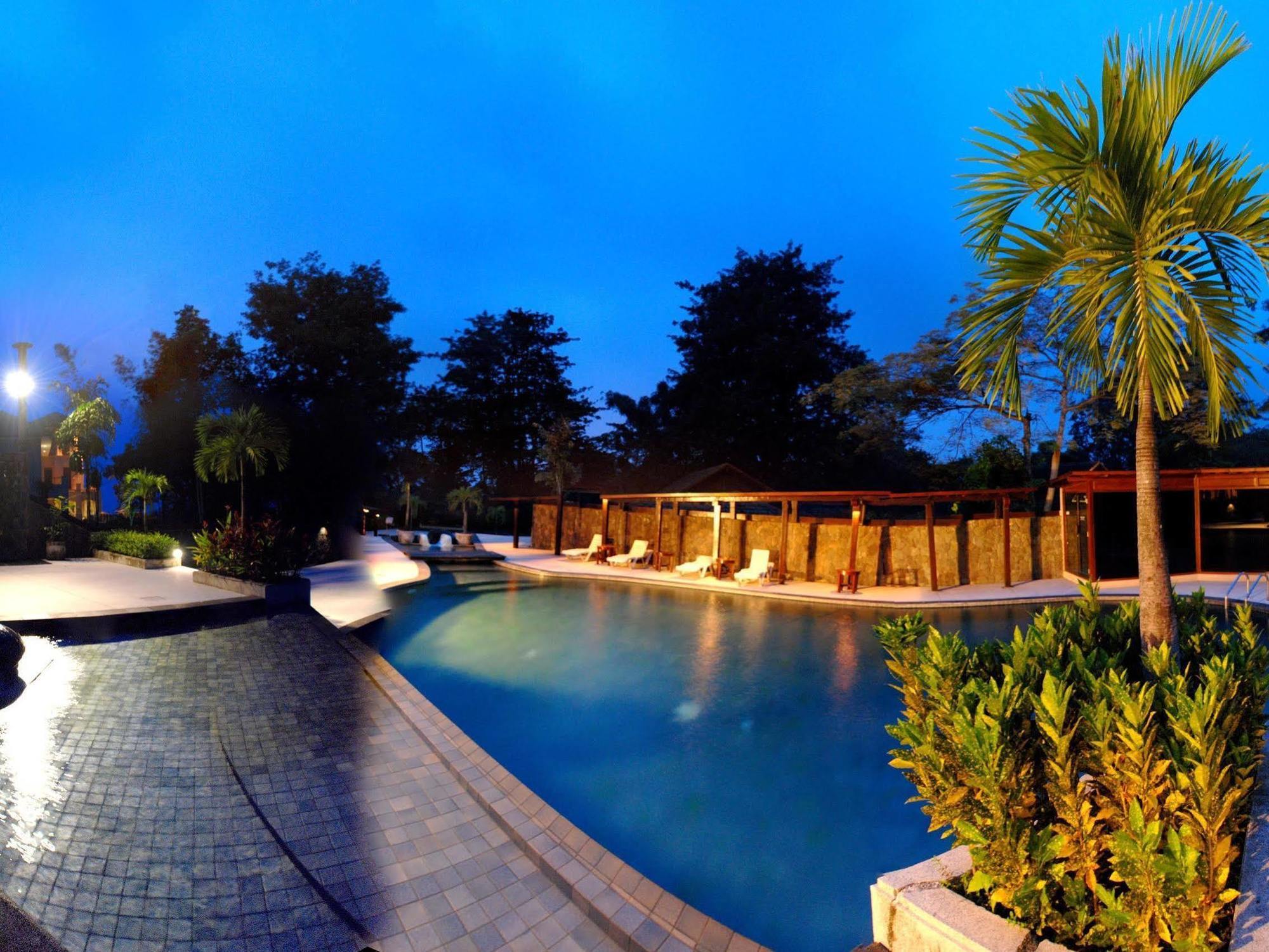 Finna Golf & Country Club Prigen Dış mekan fotoğraf