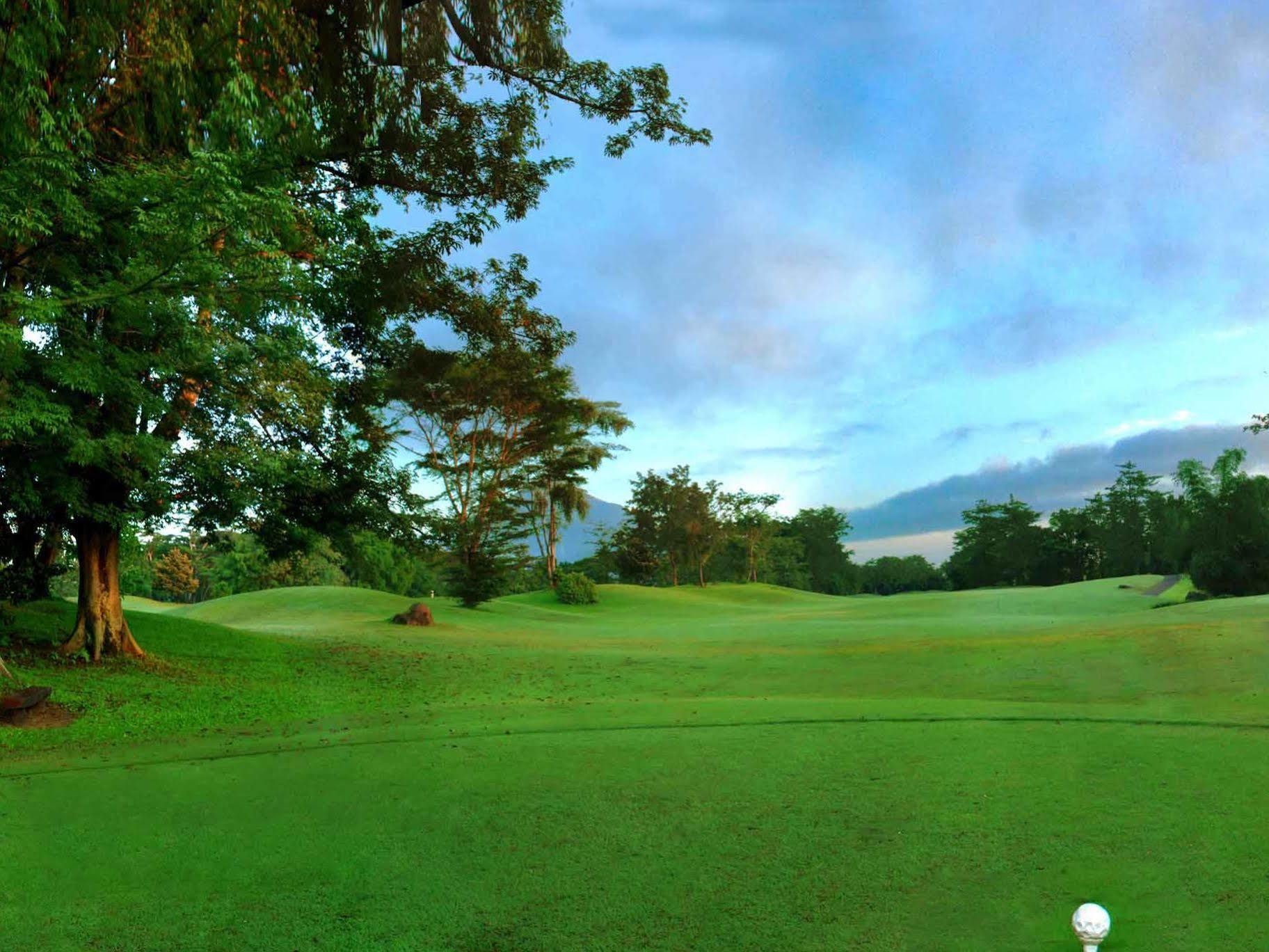 Finna Golf & Country Club Prigen Dış mekan fotoğraf